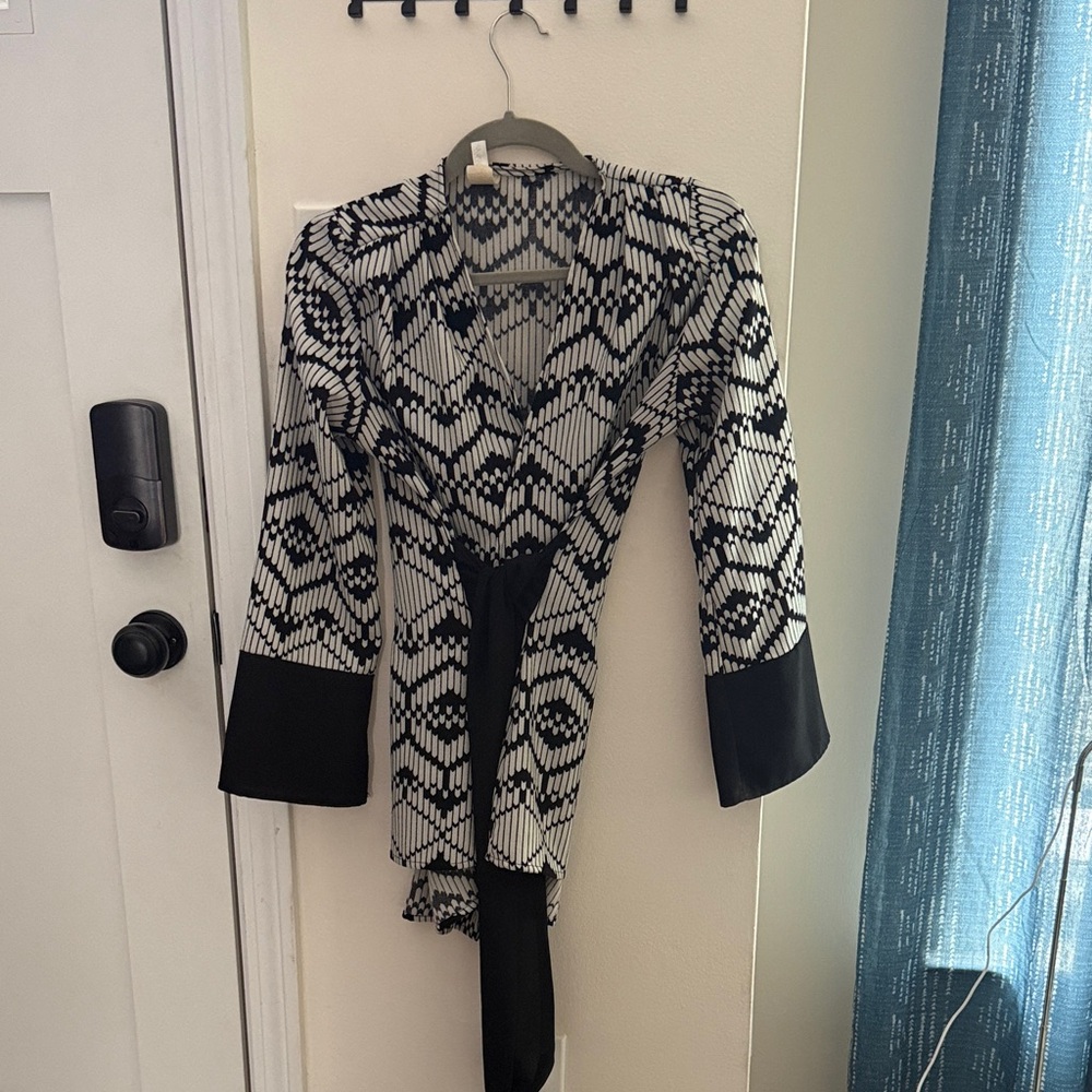 Black and White Patterned Women's Blouse